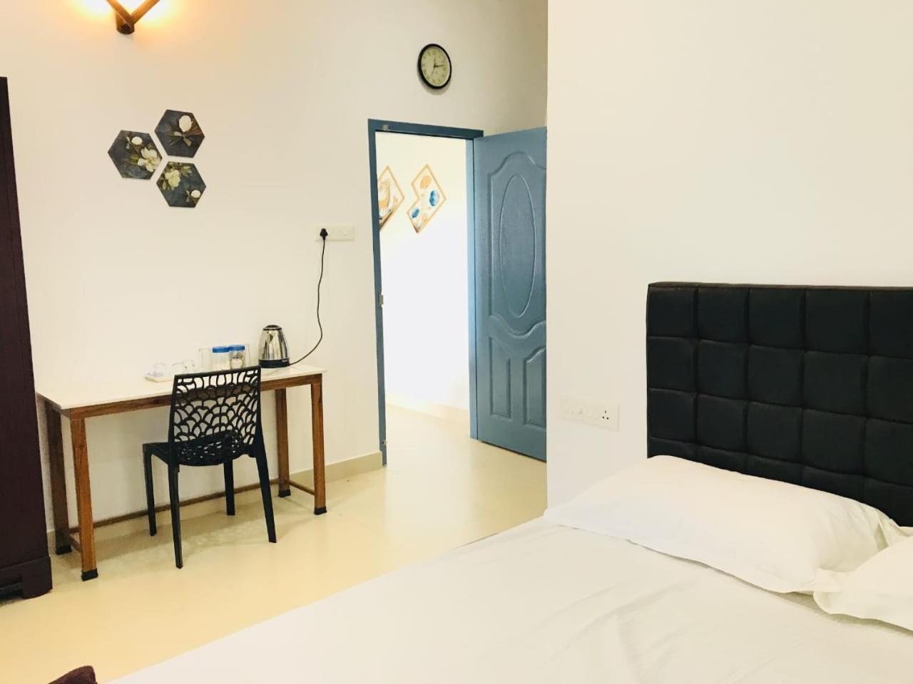 The Lobo'S Inn Pīrmed المظهر الخارجي الصورة